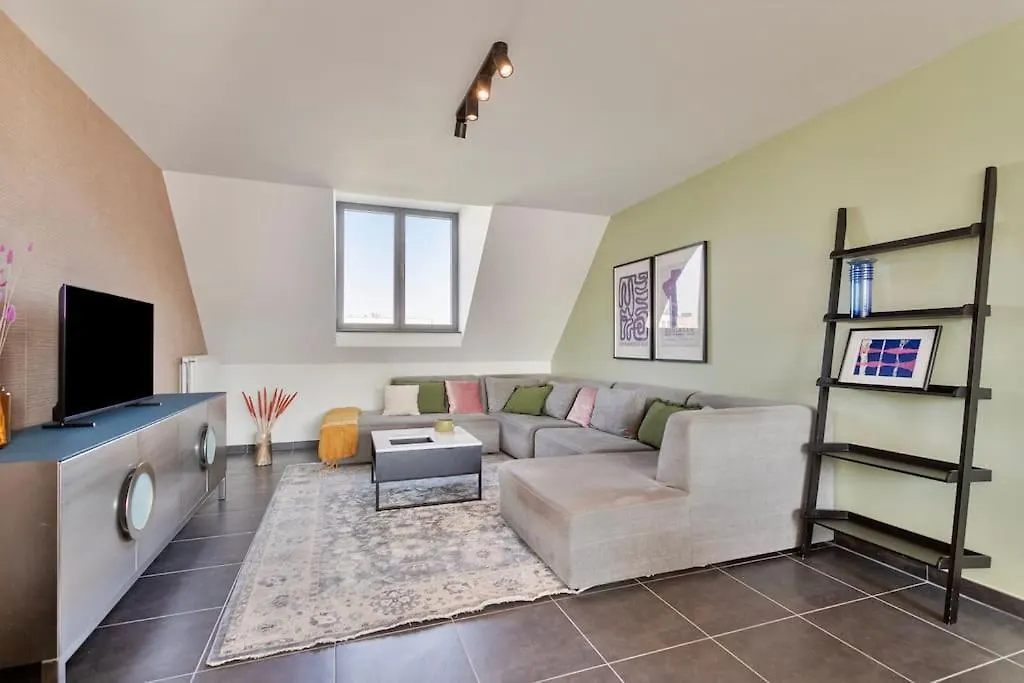 Ruim 3 Slaapkamer Appartement Met Parking Nabij Nato Machelen Apartment